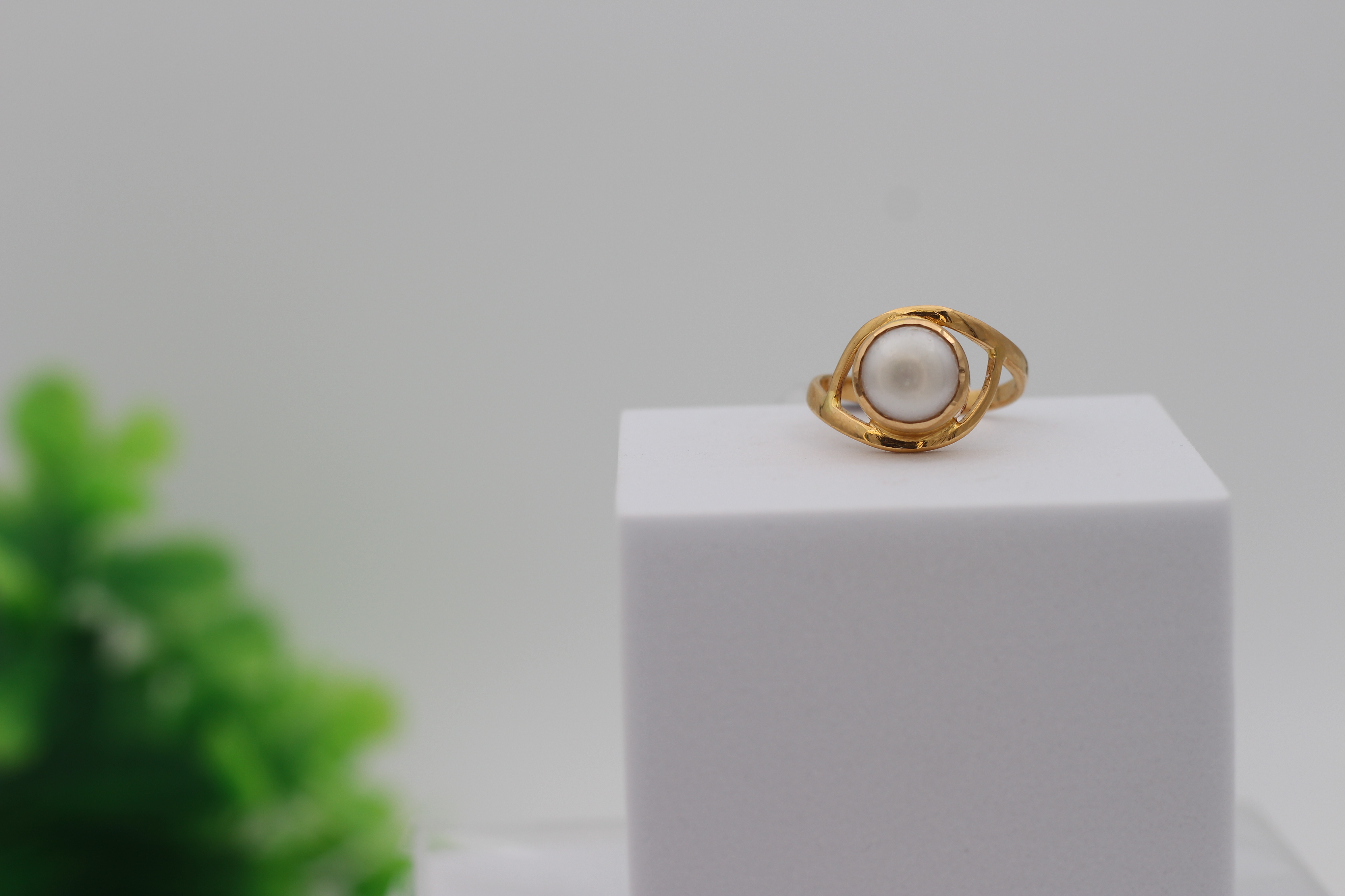 LADIES GOLD DESIGN RING