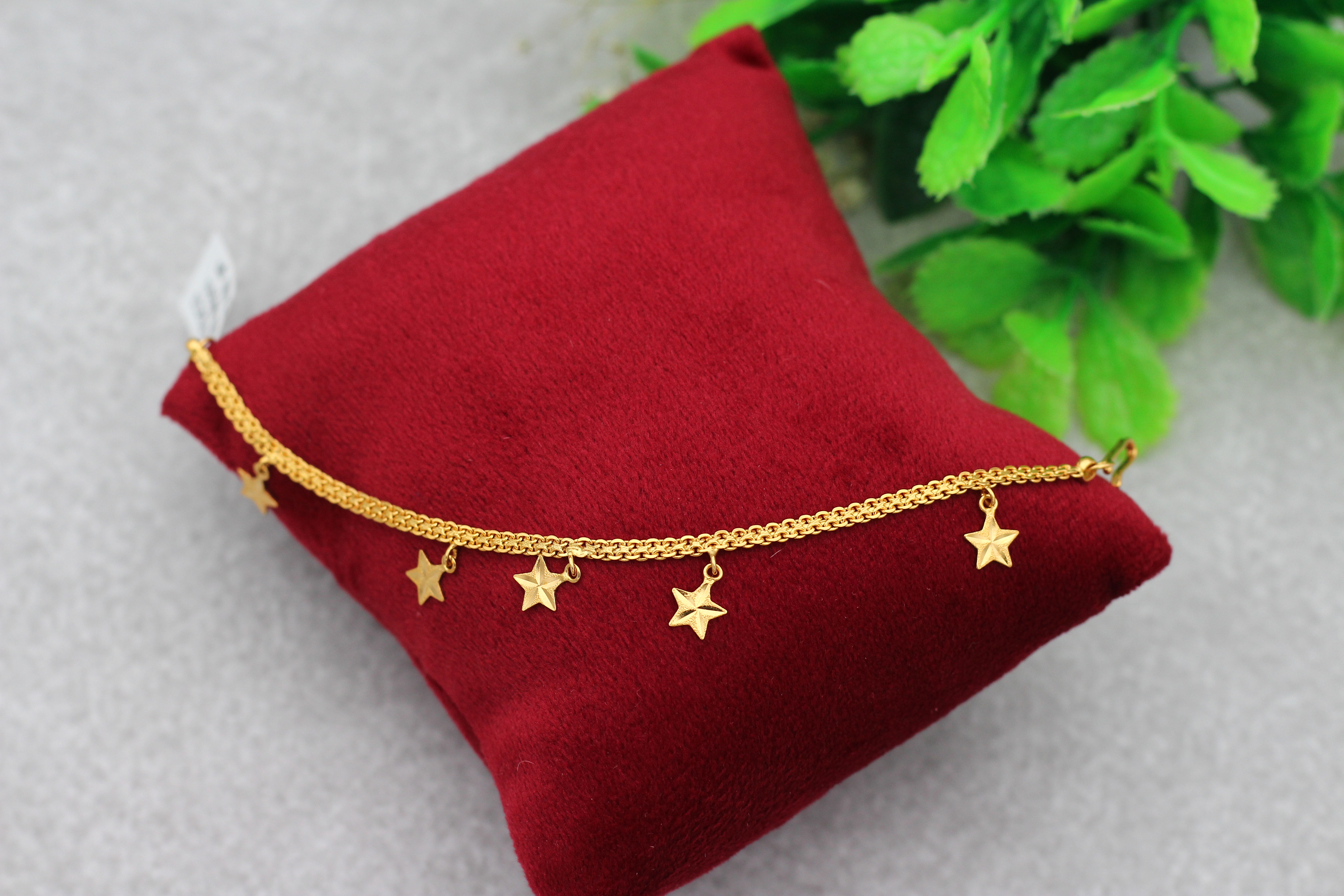 BRACELET