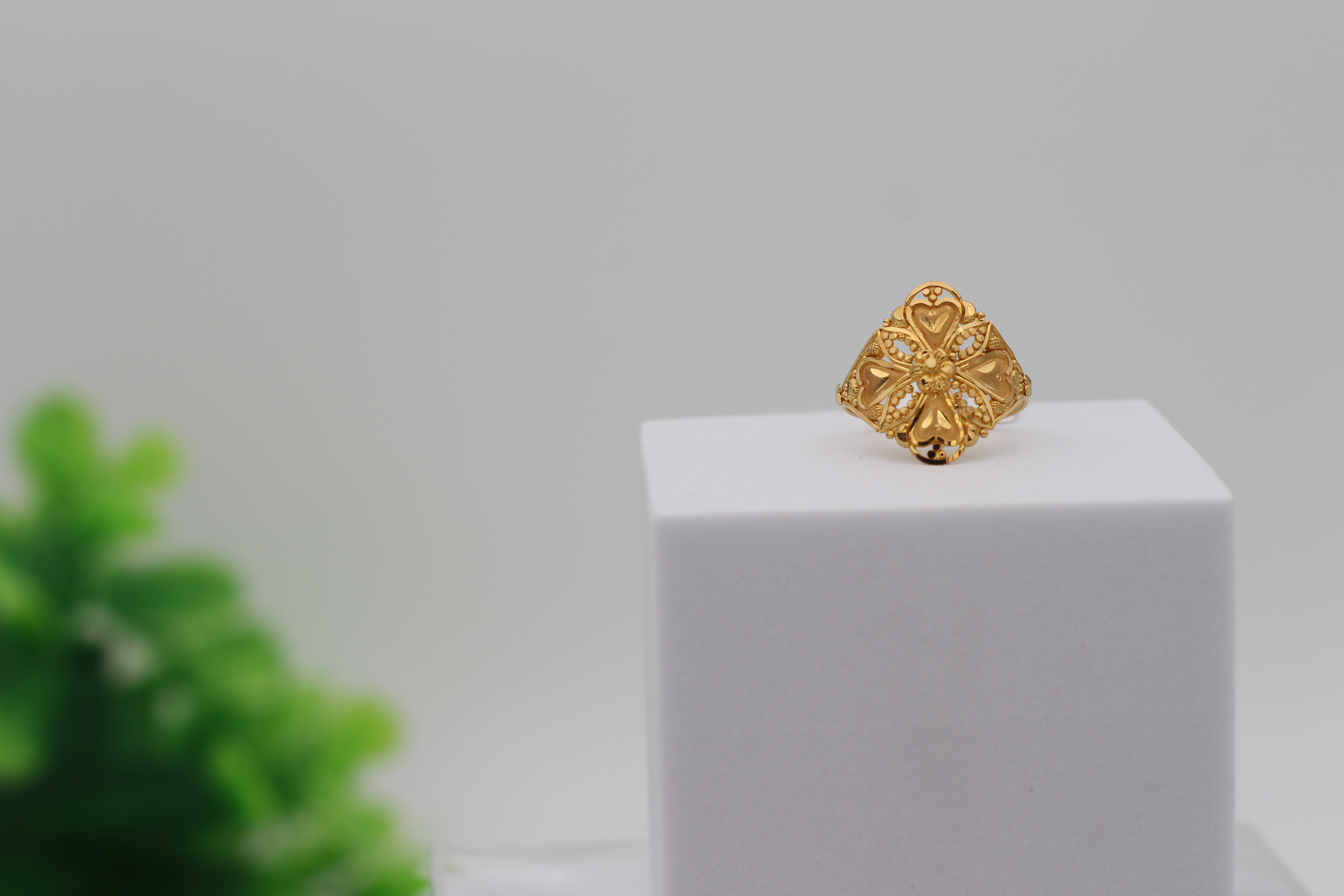 LADIES GOLD DESIGN RING