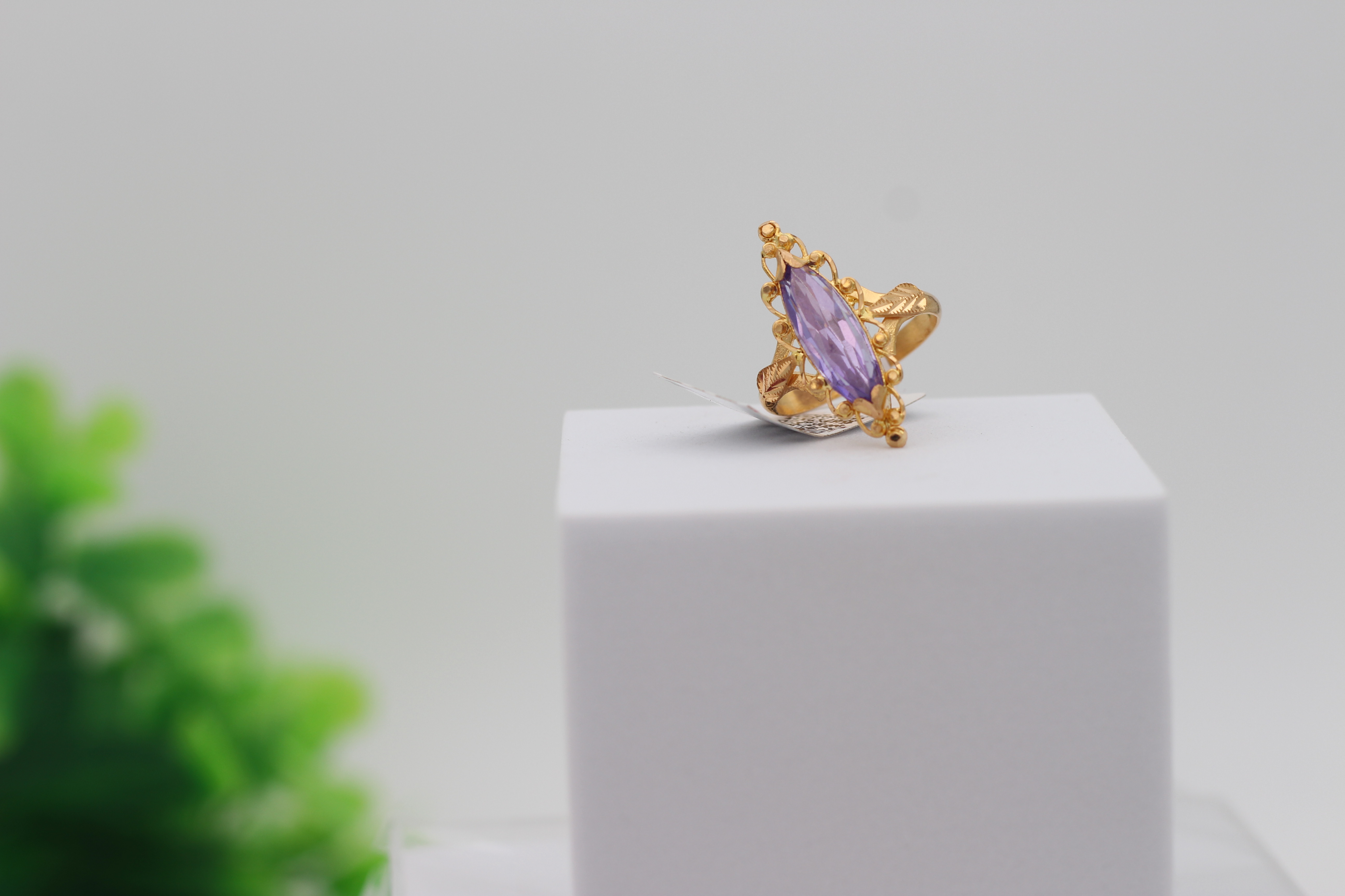 LADIES GOLD DESIGN RING